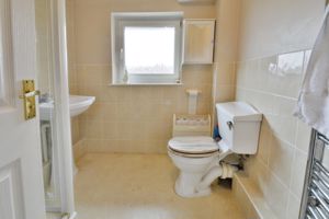 Shower room- click for photo gallery